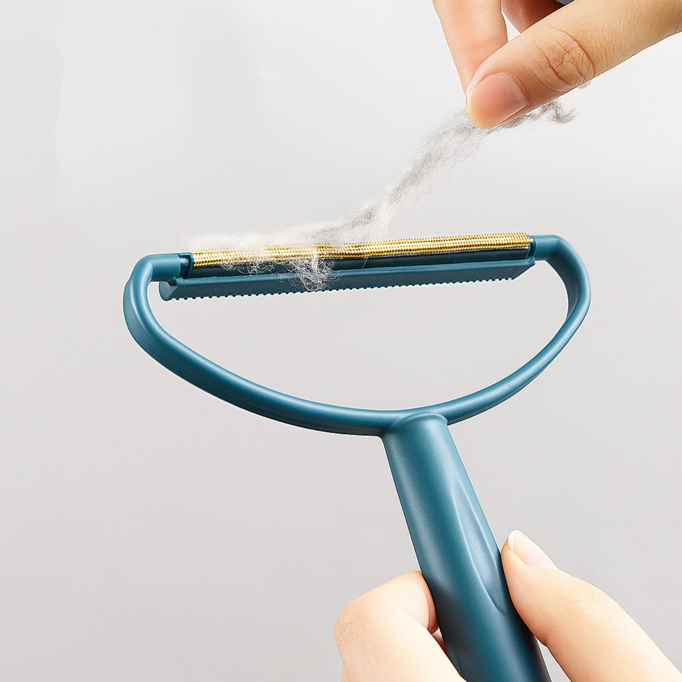 Portable Lint Remover – Fabric Shaver Brush for Clothes, Sweaters, Coats, and Carpet Cleaning